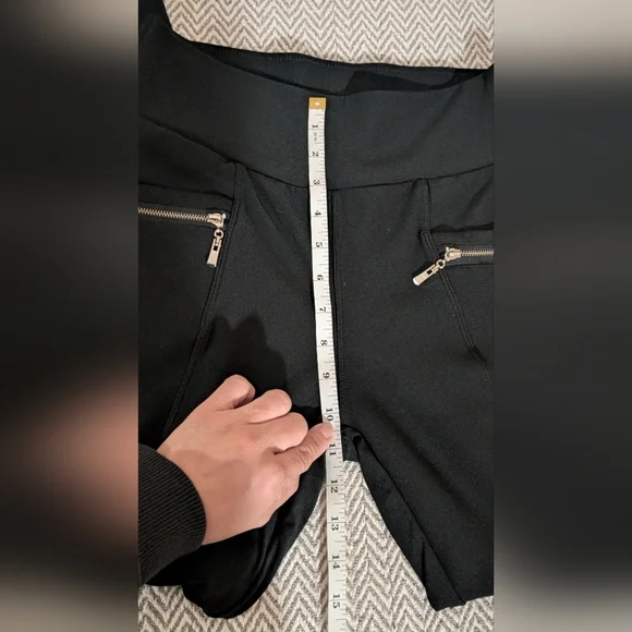 Black High-Waisted Leggings - Picture 6 of 9